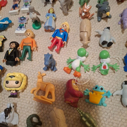 Kinder toy figures