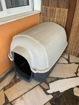 Dog house plastic igloo used 103x66x66cm