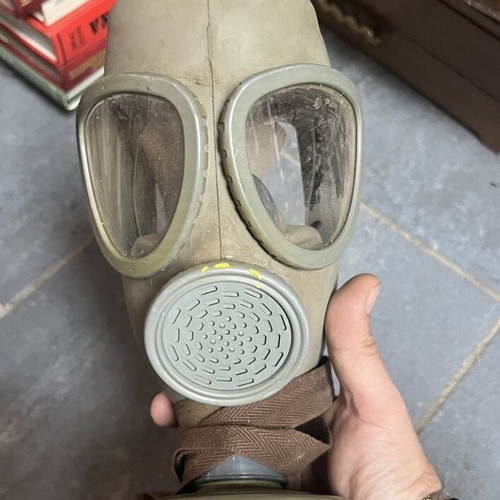 Gas mask used in very good condition