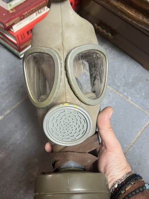 Gas mask used in very good condition
