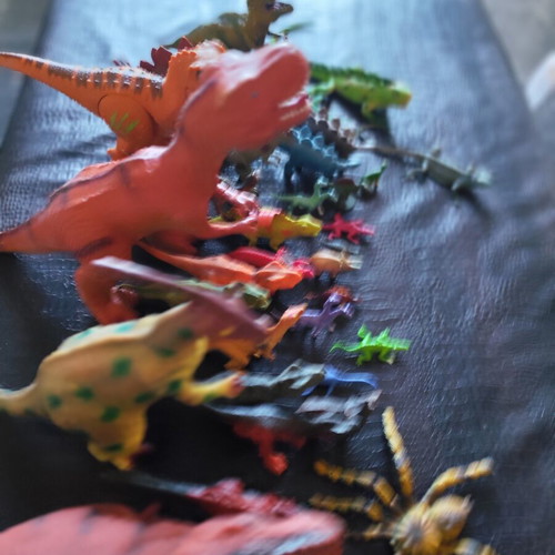 Dinosaur figures like new, pack of 9 large and 30 small to medium