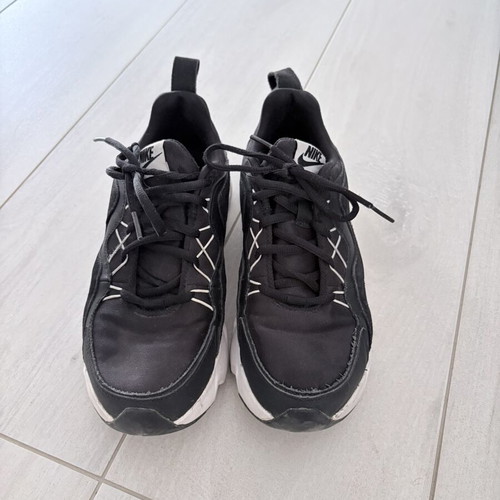 Nike Ryz 365 sport shoes size 38 used black and white unisex