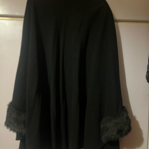 Women's black cape like new with fur on sleeves XL