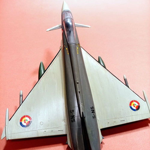 Plastic Eurofighter model 1/72 new, painted and armed