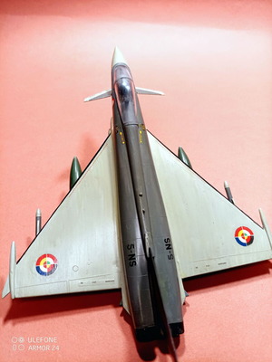Πλαστικό μοντέλο Eurofighter 1/72 καινούργιο, βαμμένο και οπλισμένο