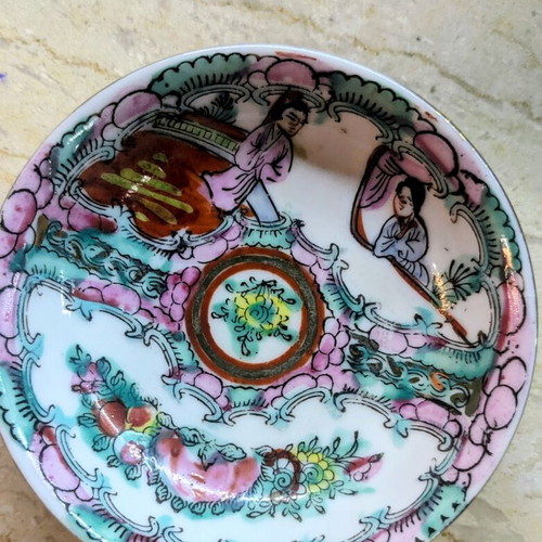Vintage Chinese Famille Rose porcelain bowl/plate 10cm