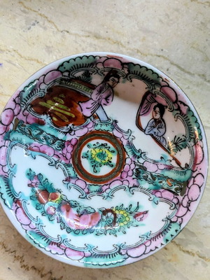 Vintage Chinese Famille Rose porcelain bowl/plate 10cm