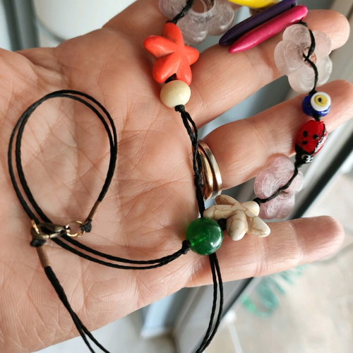Necklace 40 centimeters with colorful elements