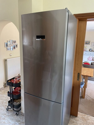 Bosch KGN49XIEA fridge freezer like new, 466Lt, inox antifinger