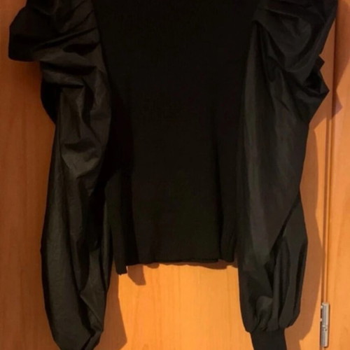 Blouse with puffed sleeves black like new size M
