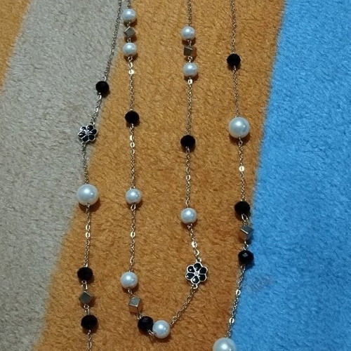 Stainless steel necklace new with pearls and black stones