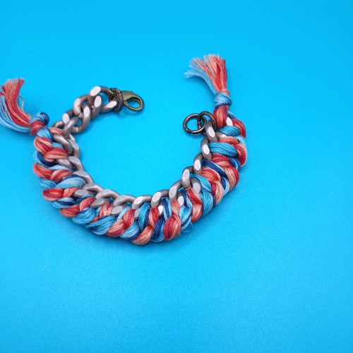 Handmade bracelet with chain and cotton threads, length 20 cm