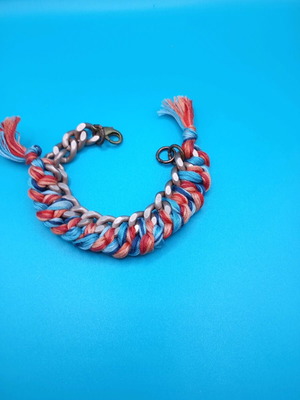 Handmade bracelet with chain and cotton threads, length 20 cm