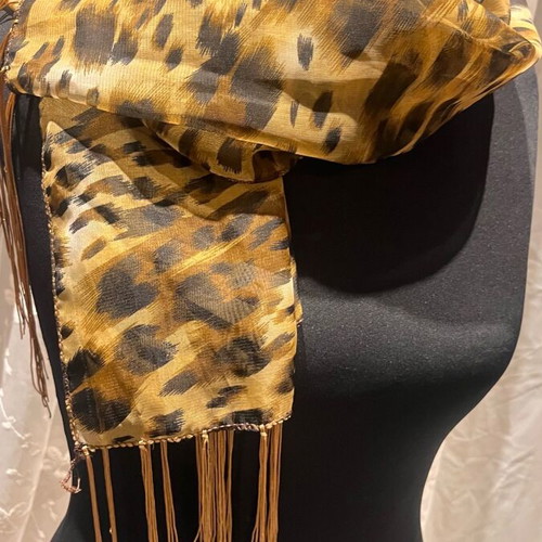 Tiger print scarf like new
