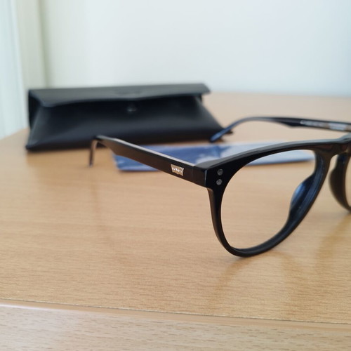 Levi's glasses frame like new