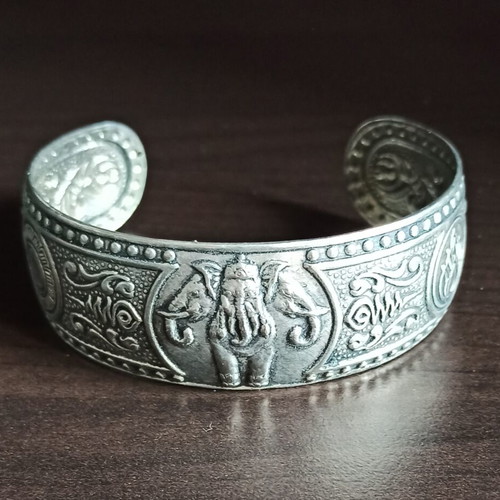 Ethnic unisex bracelet silver color new from Thailand