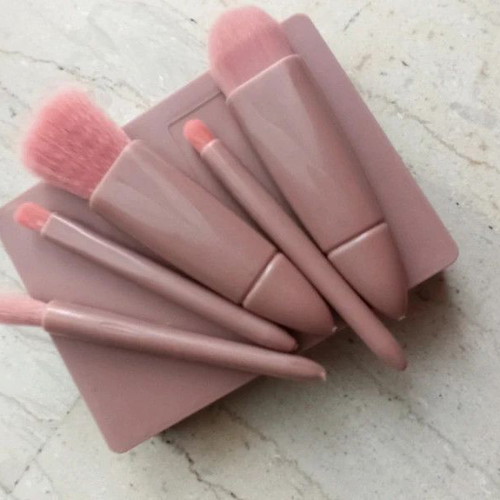 Makeup brush set of 5 in plastic case with mirror