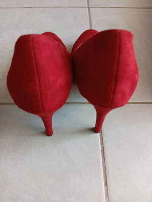 Red Kastoria Pumps Size 39 Like New, 9 cm Heel