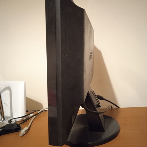 Asus 19" LCD monitor VW193D-B like new with 2 VGA cables