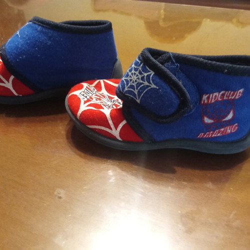 Spyderman slippers size 23 like new, lightly used in good condition