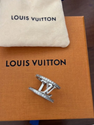 Louis Vuitton LV Pavé Ring like new, silver double-band with LV motif