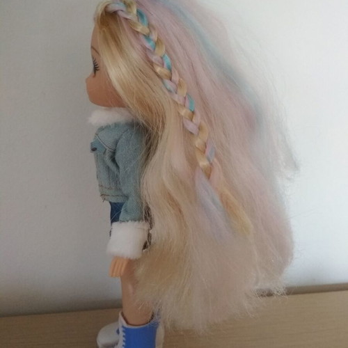 Unique Eyes Rebecca Total Look doll like new with 2 outfit sets