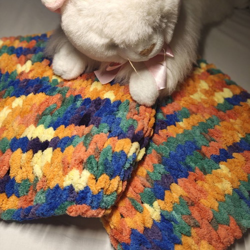 Handmade baby blanket new, soft plush yarn, 100x85 cm
