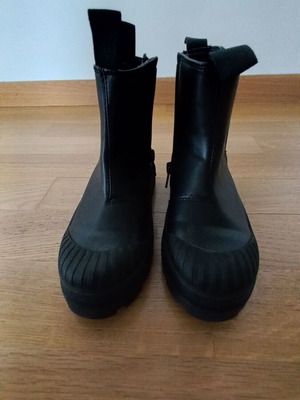 H&M kids black boots with zipper like new, size 30