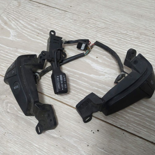 Steering wheel buttons and cruise control lever for Toyota Avensis II T25 used