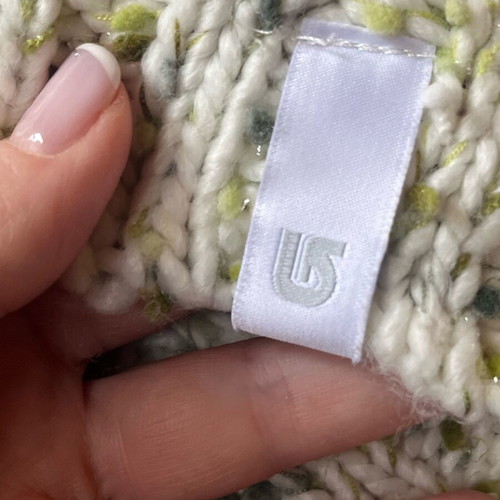 Burton knit hat like new, white with green details