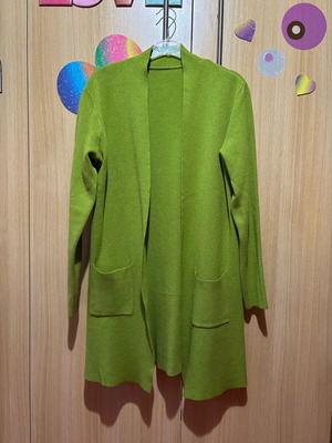 Cardigan with pockets without buttons like new, green, sizes M and L