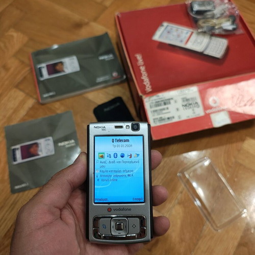 Nokia N95 used with crack and loose cover