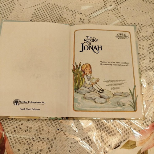 The Story of Jonah children's book like new, color illustrated in English