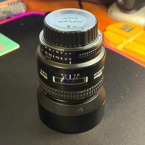 Nikon 85mm f/1.8 AF-D lens used with UV filter and metal parasol