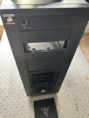 Corsair 400d Full Tower case used with 4 removable drive bays and 5.25 slots