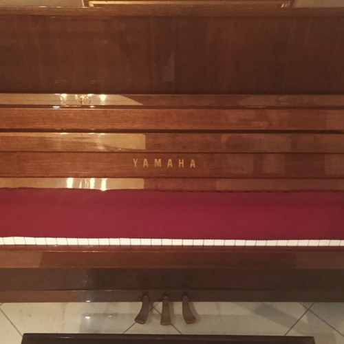 Yamaha E116N acoustic upright piano like new