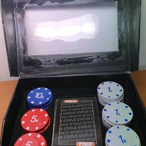 Poker set used with 72 chips and 1 deck