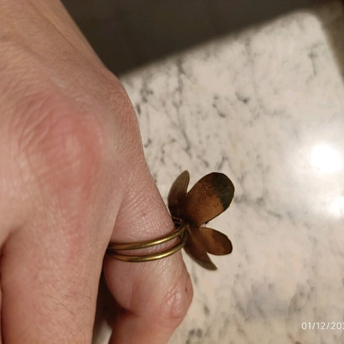 Handmade adjustable ring with pink stone like new, gold color