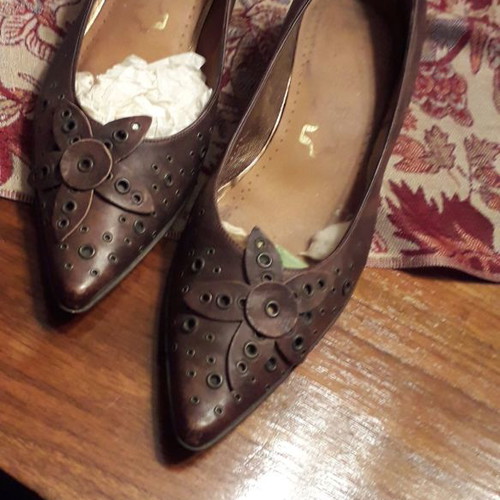 Leather branded vintage shoes size 38.5 in excellent condition