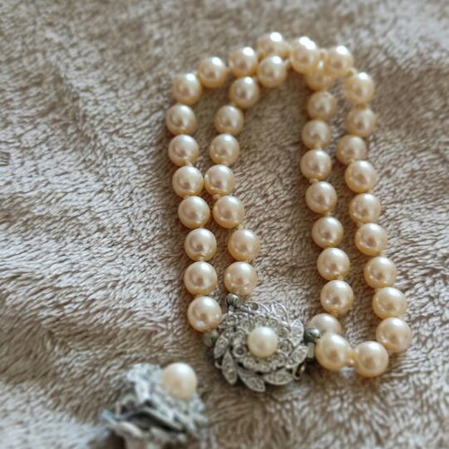 Vintage bracelet and earrings like new with faux pearls and silver clasp