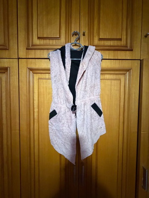 New Line sleeveless fleece lightly worn, black and pink