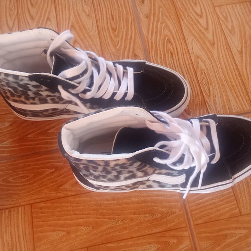Vans boots size 38 like new black and white