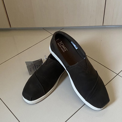 Toms shoes new in box, anatomical, non-slip sole, size 45, black and gray