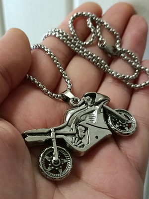 Men's necklace with steel motorcycle new with spinning wheels