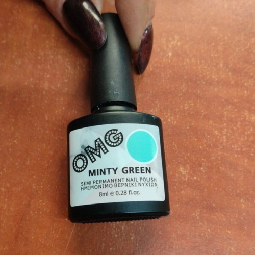 Semi-permanent nail polish minty green unused