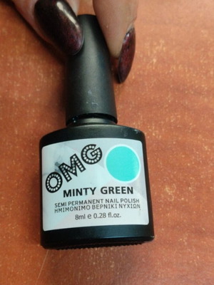 Semi-permanent nail polish minty green unused