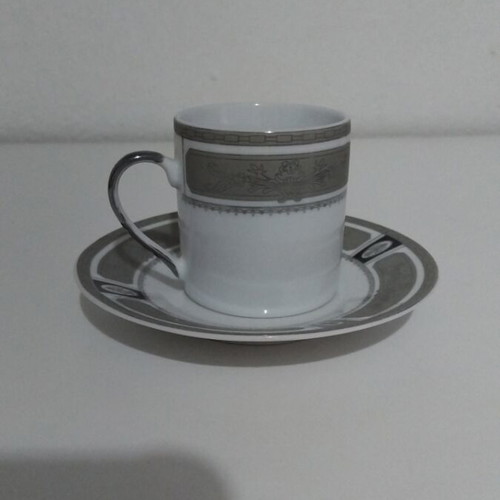 Set of 6 cups with saucers like new