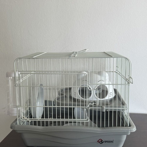 Hamster cage like new with accessories and woodchip substrate