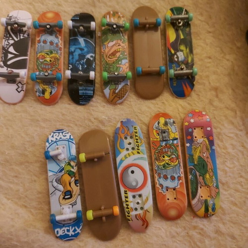 Finger skateboard used, pack of 11 with equipment