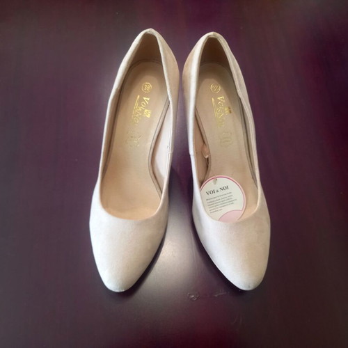 VoI & Noi Suede Nude Pumps size 38, new, 9 cm heel